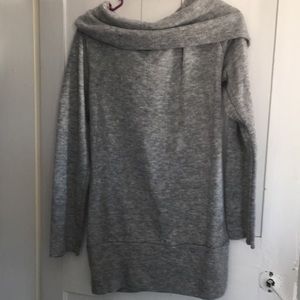 Cowl neck sweater EUC💰